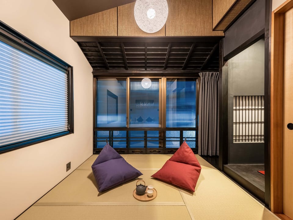 Traditional House | In-room safe, individually decorated, individually furnished
