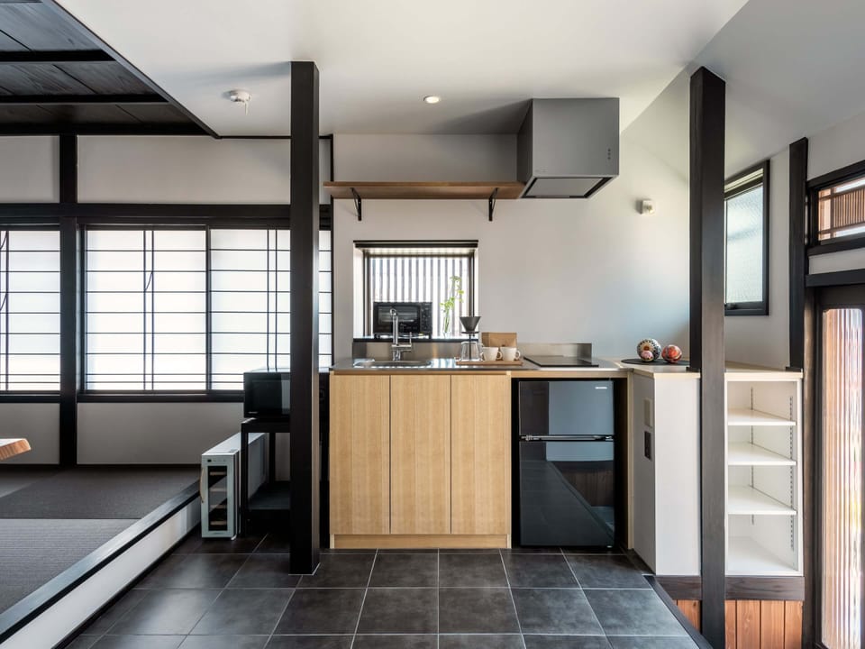 Traditional House | Private kitchen | Mini-fridge, microwave, stovetop, electric kettle