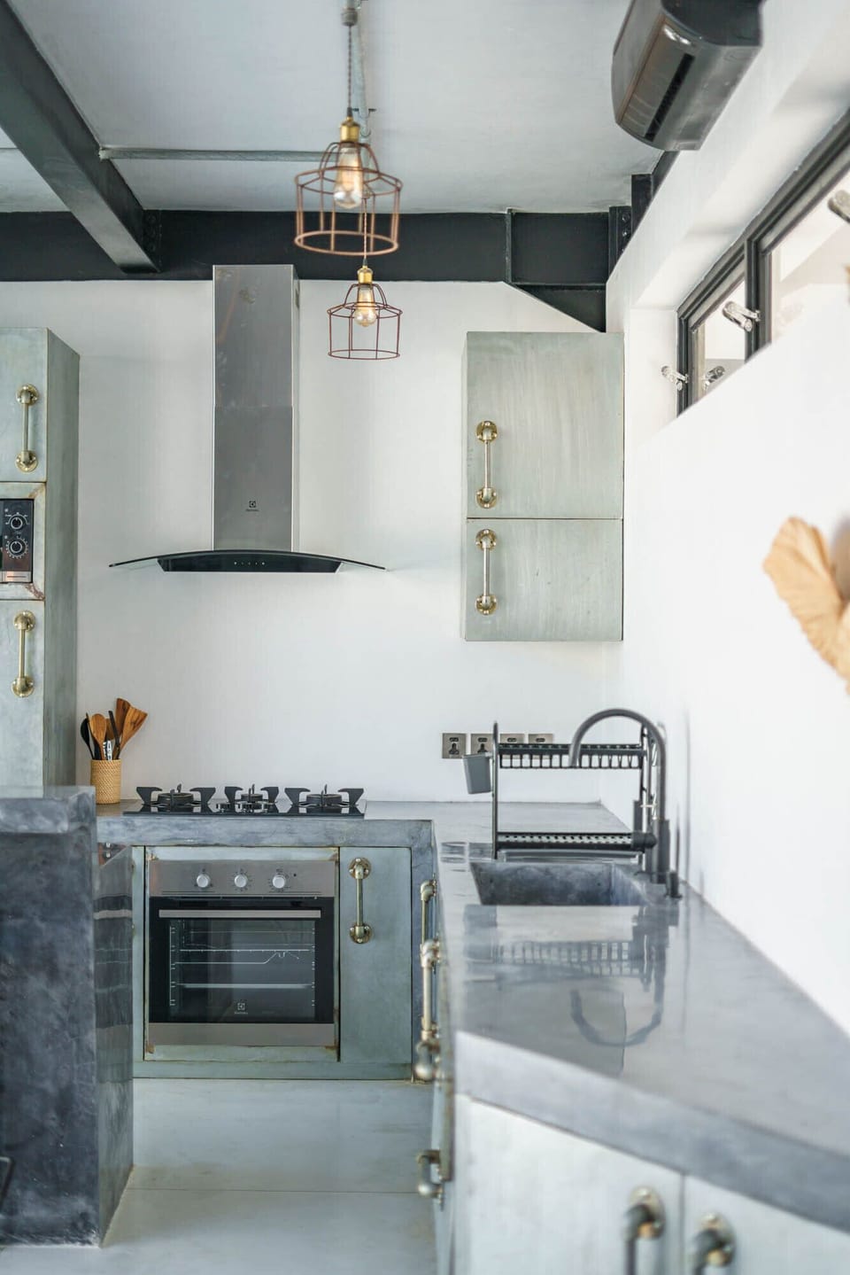 Comfort Villa | Private kitchen | Full-size fridge, microwave, oven, stovetop
