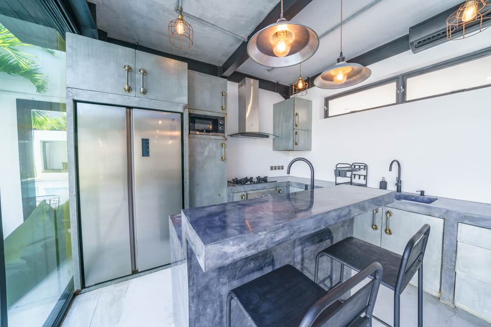Comfort Villa | Private kitchen | Full-size fridge, microwave, oven, stovetop