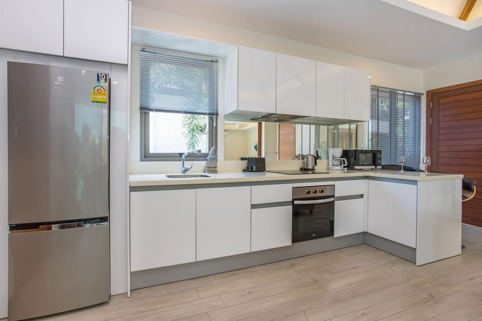 Luxury Villa | Private kitchen | Fridge, microwave, dishwasher, coffee/tea maker