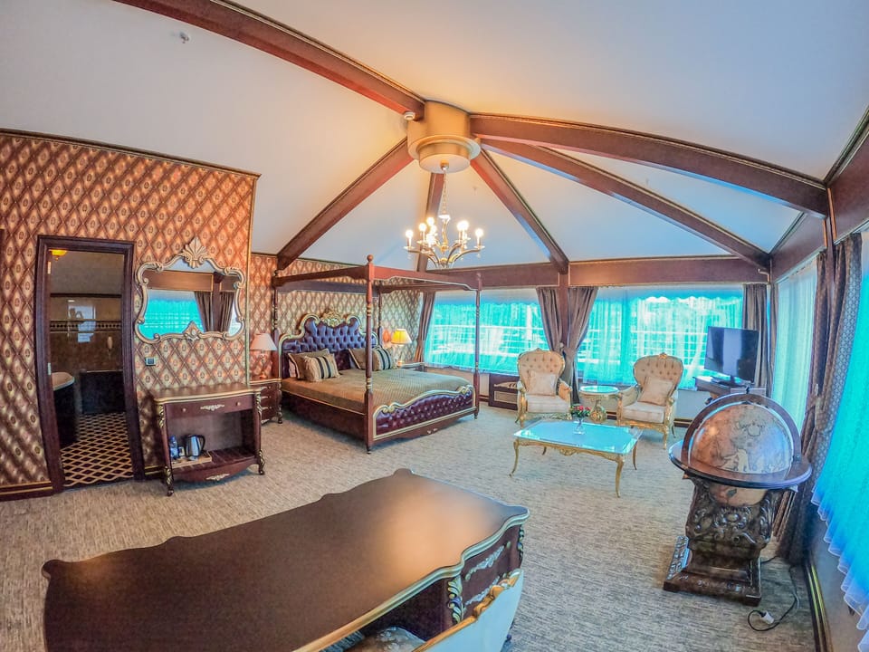 Senior Room | Egyptian cotton sheets, premium bedding, Tempur-Pedic beds, minibar