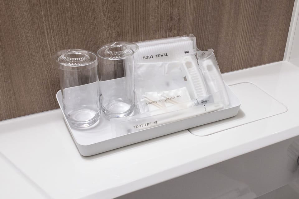 Combined shower/tub, deep soaking tub, free toiletries, hair dryer