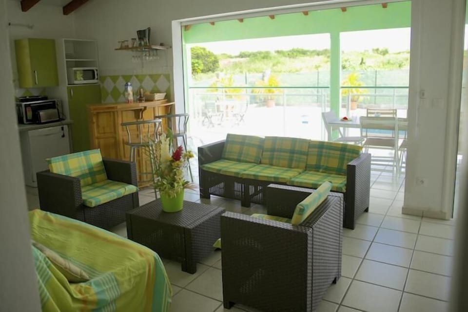 Villa | Living room | 80-cm flat-screen TV with digital channels