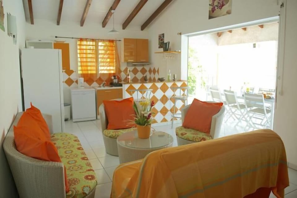 Villa | Living room | 80-cm flat-screen TV with digital channels
