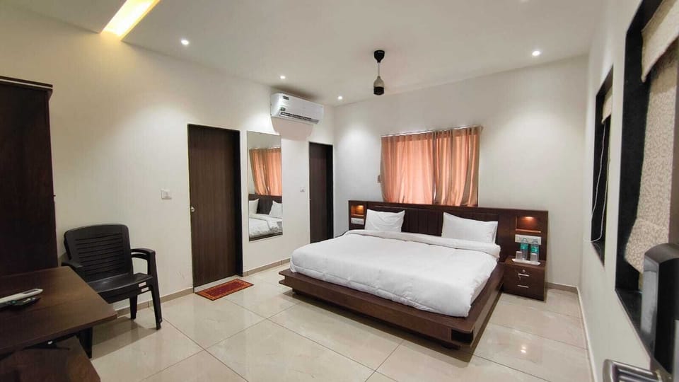 Deluxe Room | Soundproofing, bed sheets