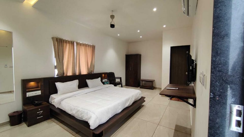 Deluxe Room | Soundproofing, bed sheets