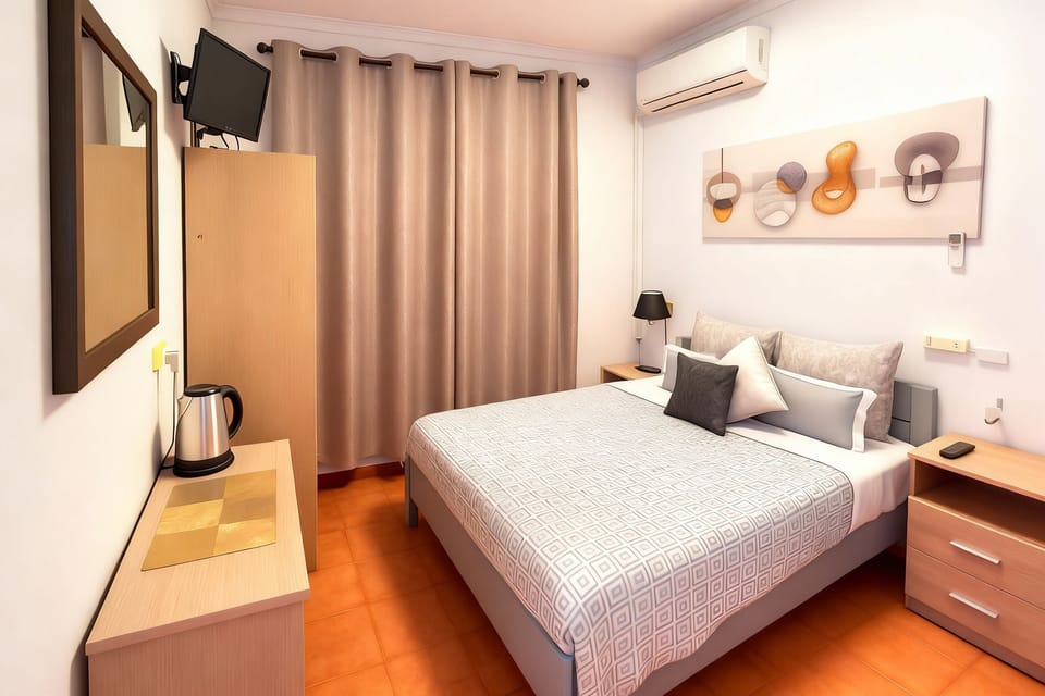 Classic Double Room, Air conditioning | Desk, WiFi (free), bed sheets