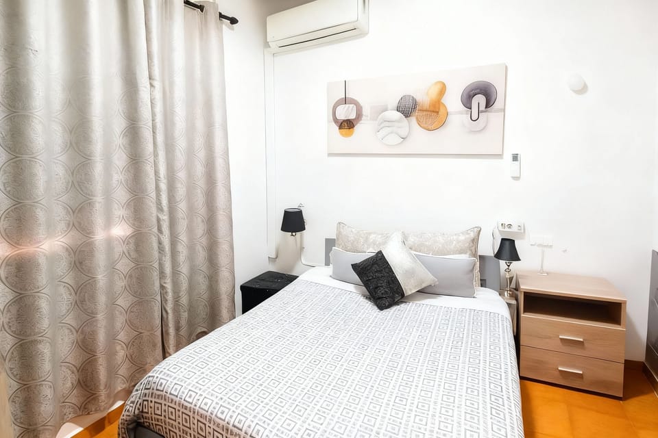 Desk, WiFi (free), bed sheets