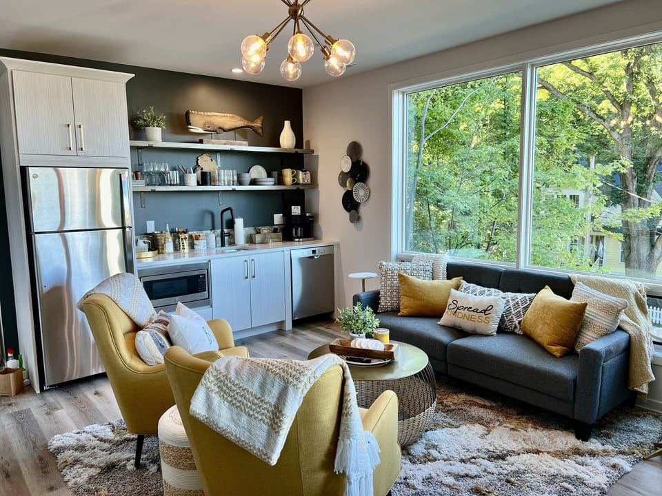 Living Area & Kitchenette (NO Stove)