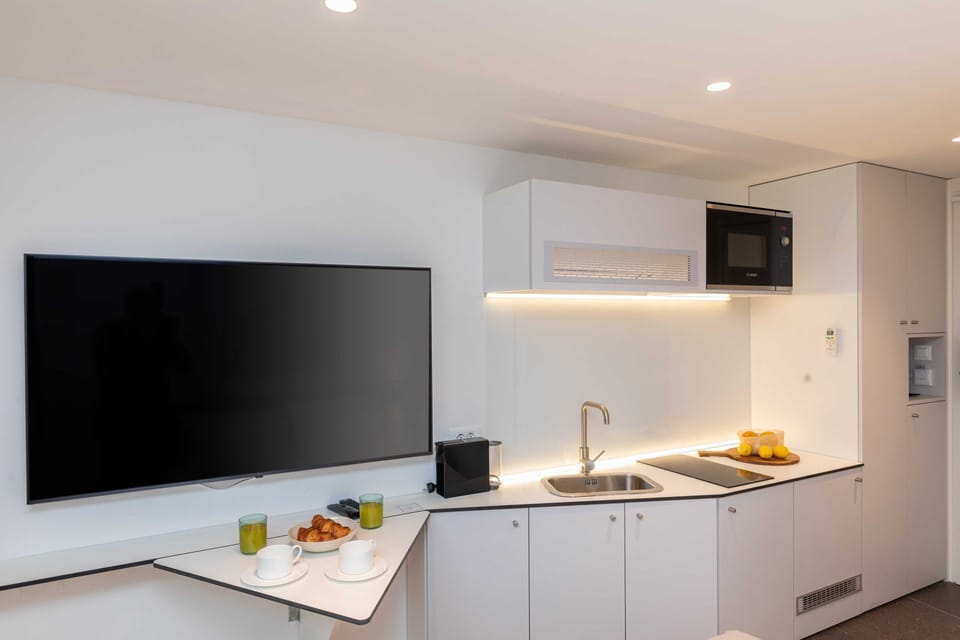 Studio (Studio Apartment) | Private kitchen | Fridge