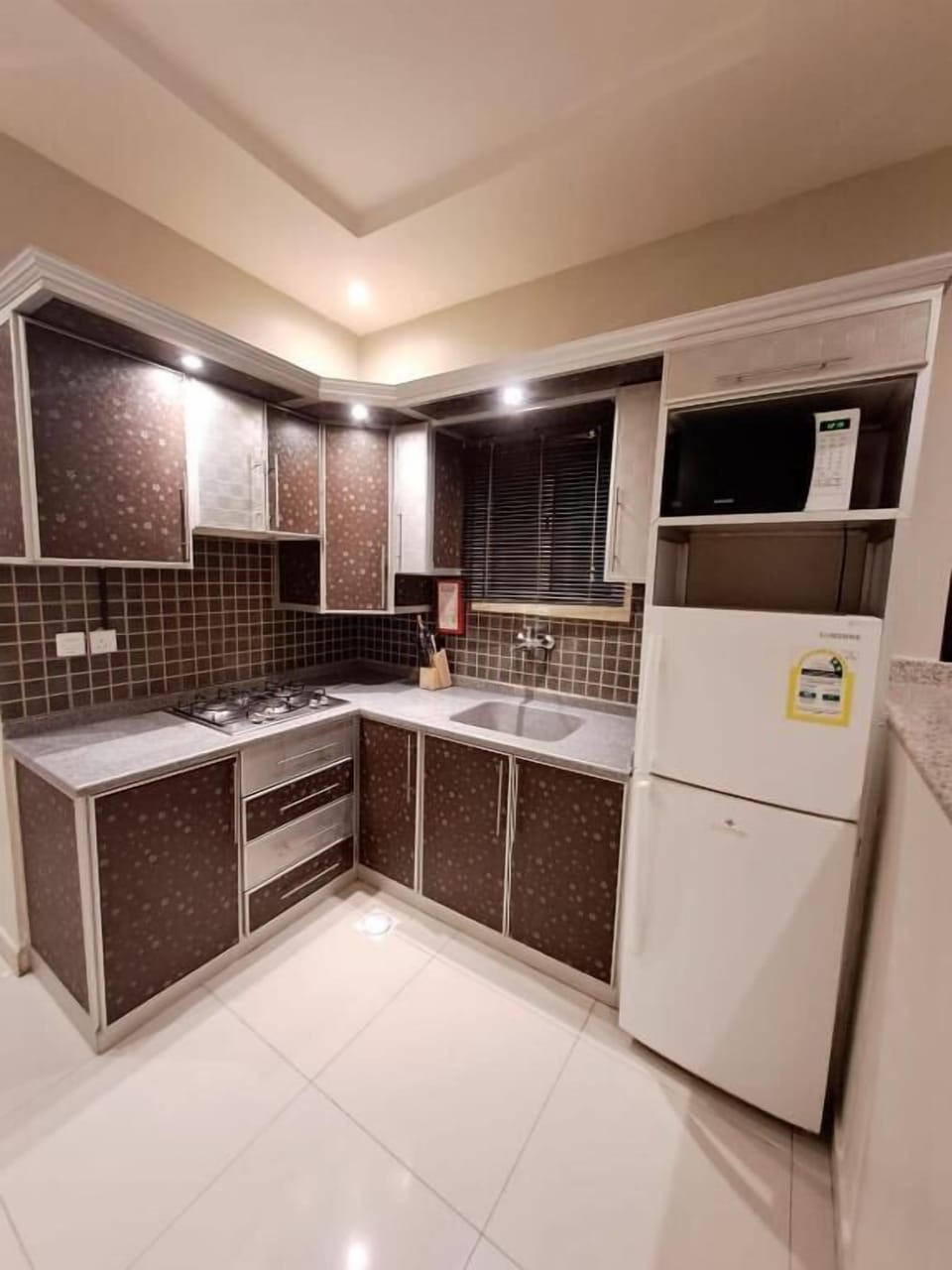 Basic Suite | Private kitchen | Mini-fridge, microwave, dishwasher, electric kettle