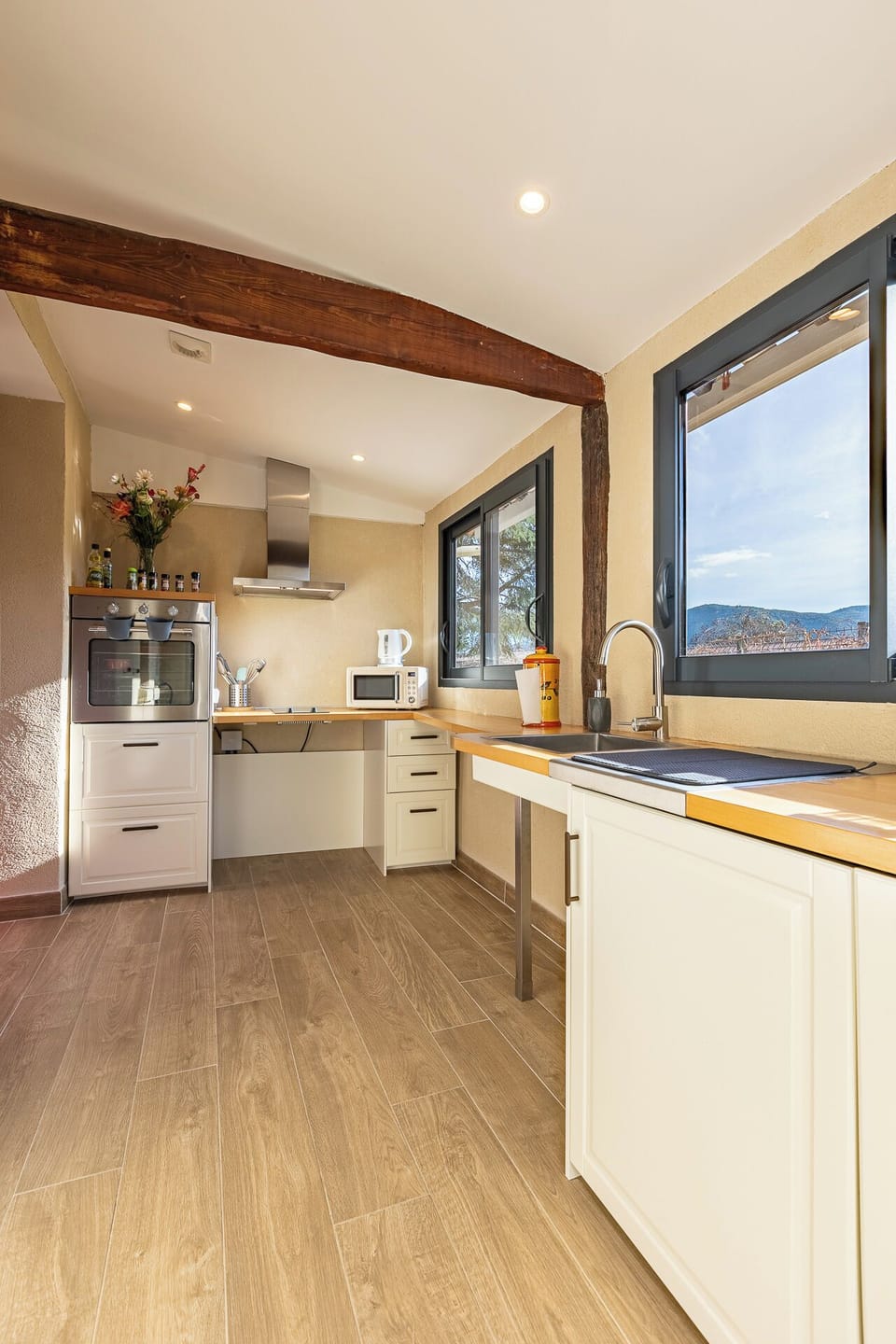 Comfort Studio | Private kitchen | Oven, stovetop, dishwasher, electric kettle