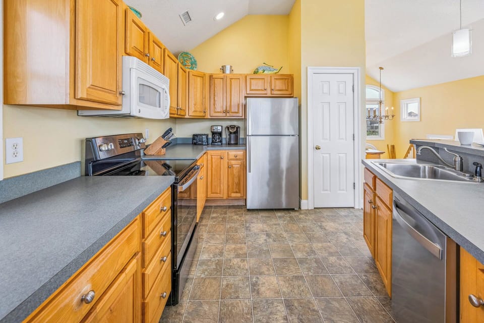 Surf or Sound Realty - 1039 - Island Stylin - Kitchen -3