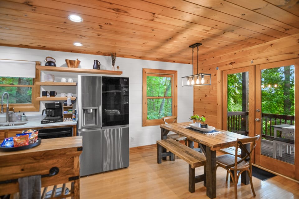 Main Floor - Kitchen / Dining Area