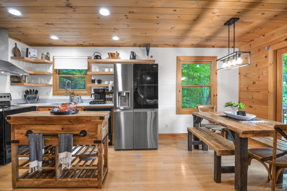 Main Floor - Kitchen / Dining Area