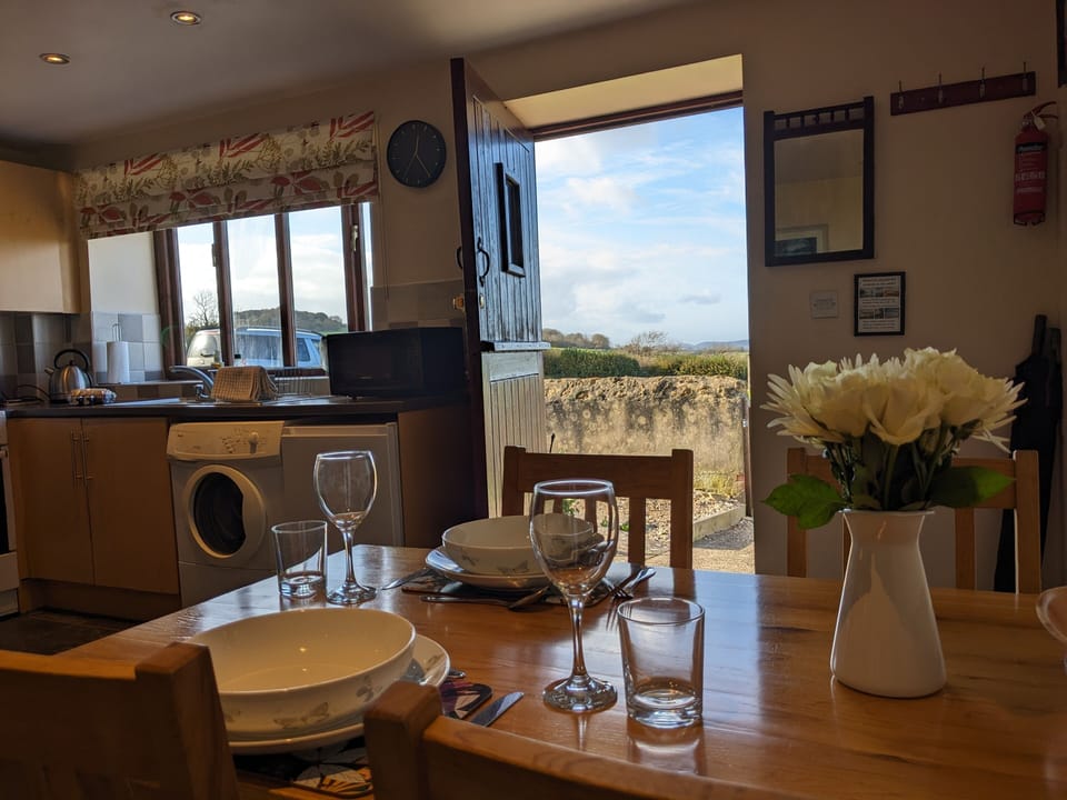 Cottage | Dining
