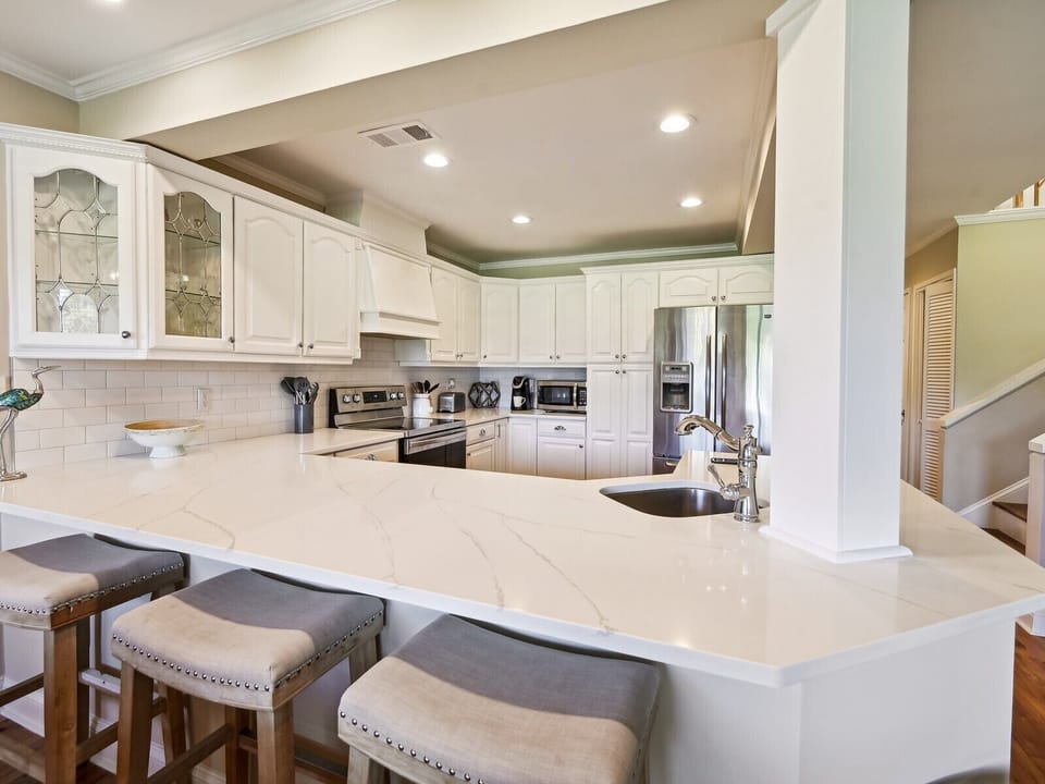 Beautifully Updated Kitchen at 980 Inverness Village