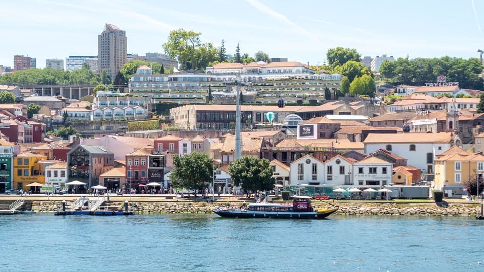 Soak in the expansive panorama of the city's historic rooftops and the shimmering river, a captivating backdrop to your stay.
#CityView #RiverView #LovelyStay