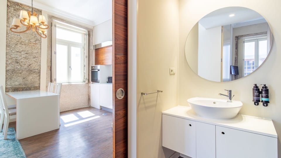 Experience seamless flow from the modern kitchen to a sleek bathroom vanity, designed for convenience.
#ApartmentFlow #ModernDesign #LovelyStay