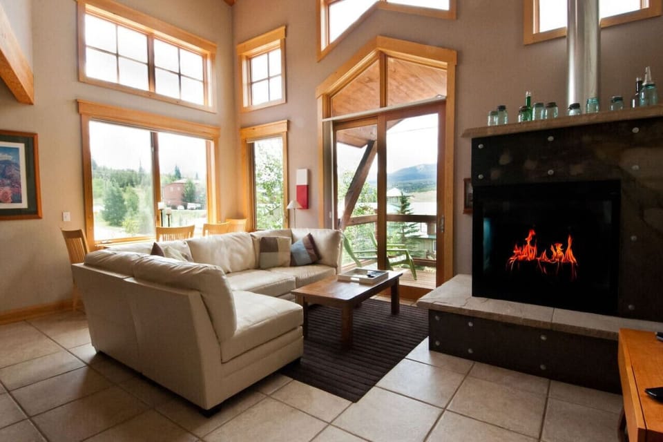 Welcome to 202 Durango Court This beautiful condo is professionally managed by 5 Diamond Lodging