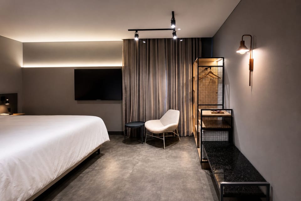 Superior Studio Suite | Minibar, in-room safe, desk, free WiFi