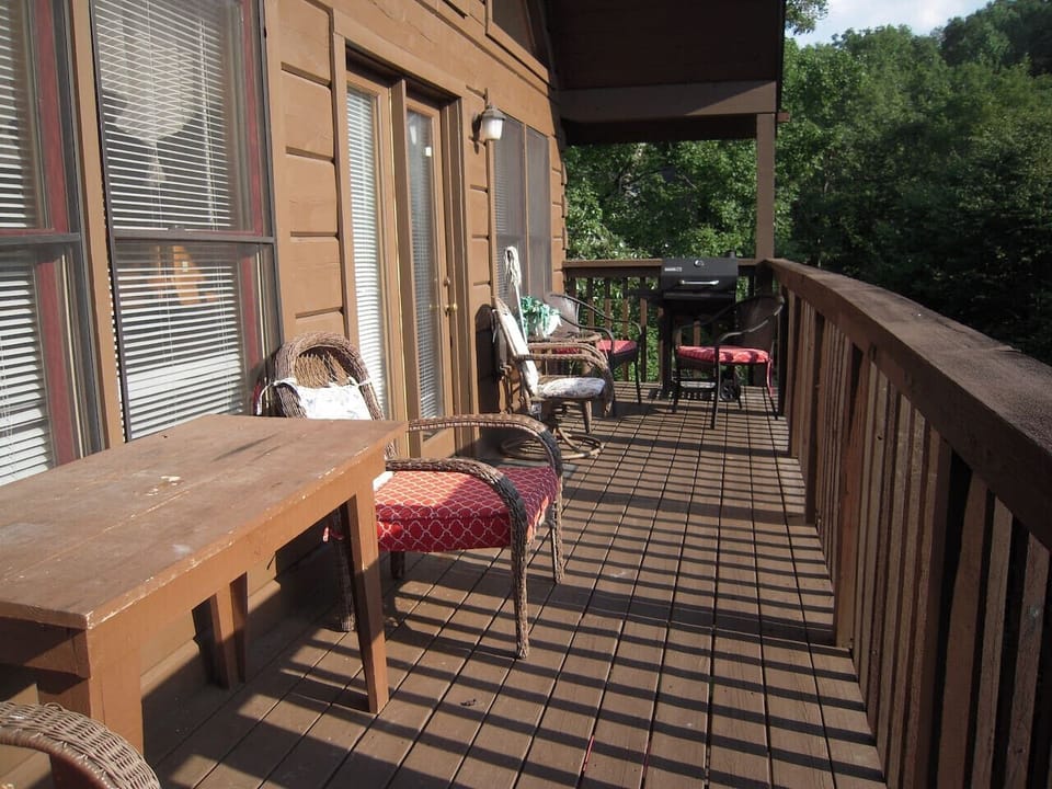 Main floor deck grill at end