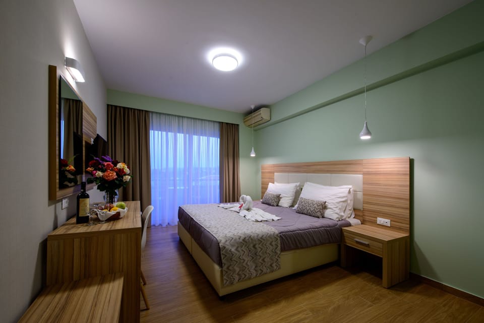 Superior Twin Room | In-room safe, desk, laptop workspace, free cribs/infant beds