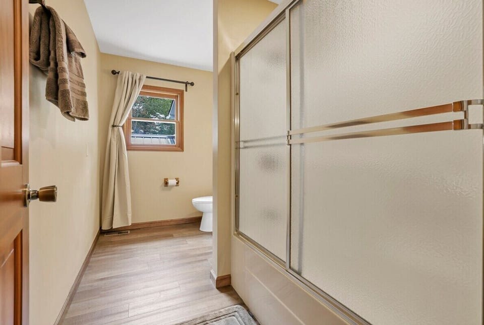 Full bath off of second king bedroom, has shower/bathtub combo