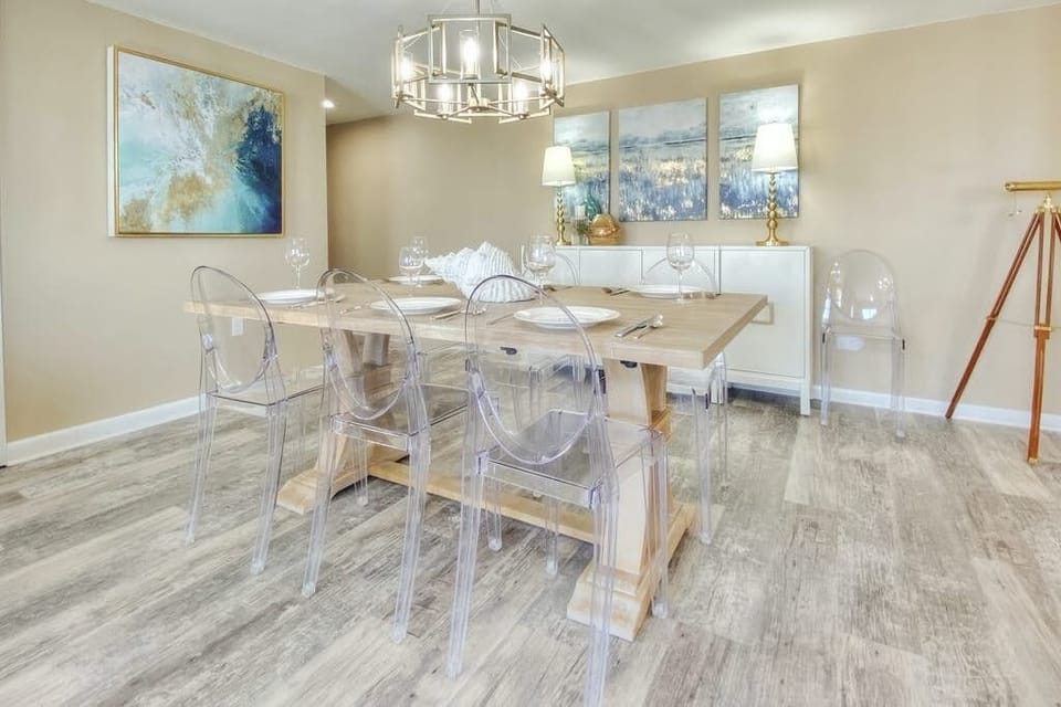 Coastal dining with a  spectacular water view!