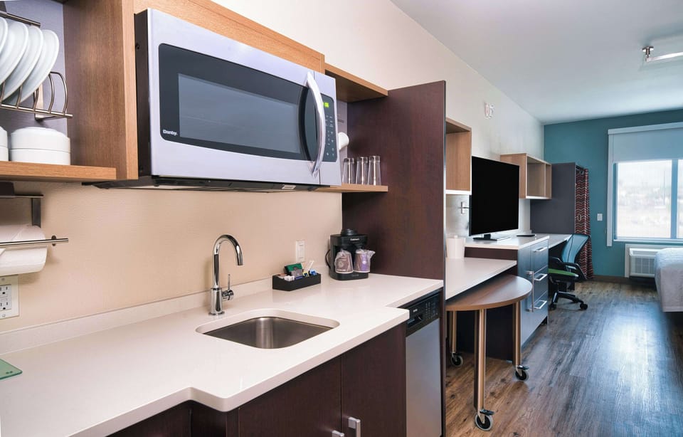 Fridge, microwave, dishwasher, coffee/tea maker