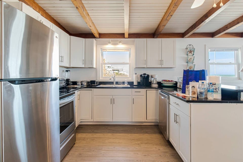 Modern kitchen with everything you need to cook