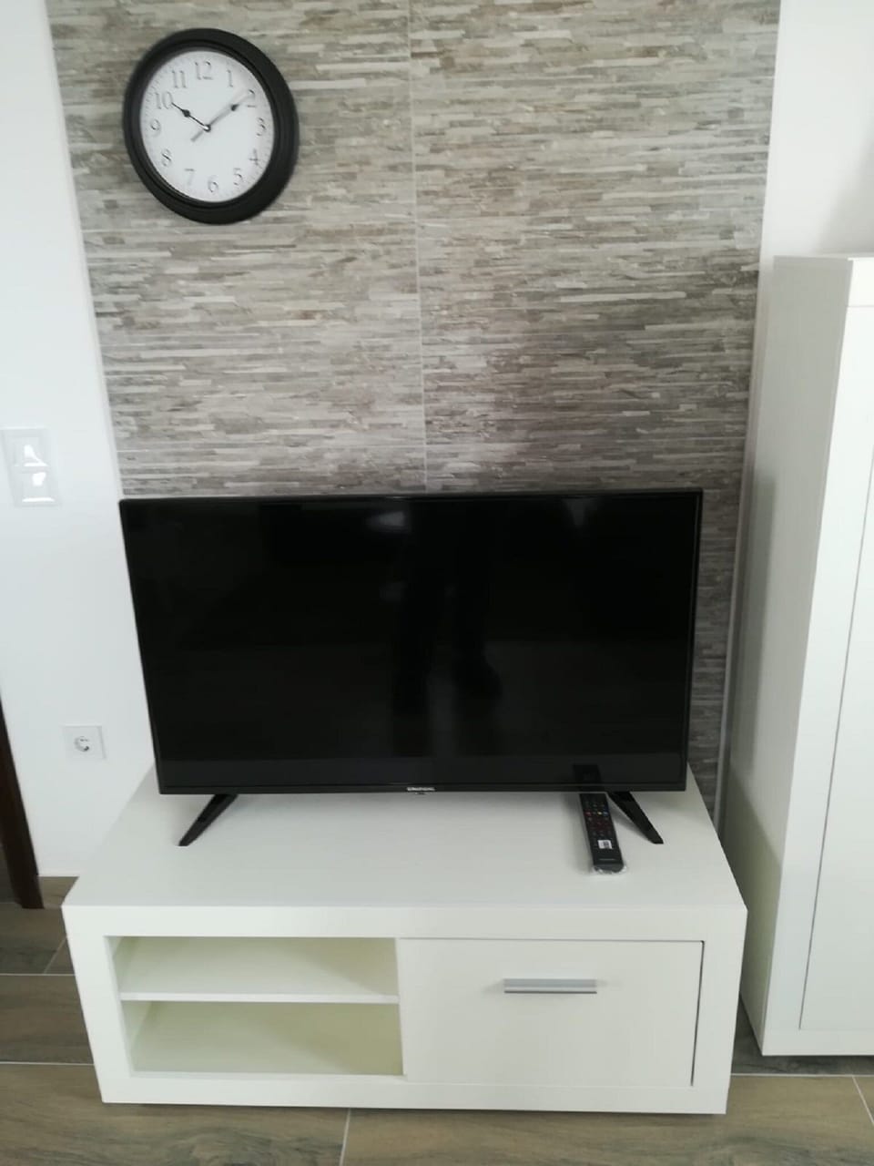 Apartment (Two Bedroom Apartment with Terrace an) | Living room | 25-inch TV with satellite channels