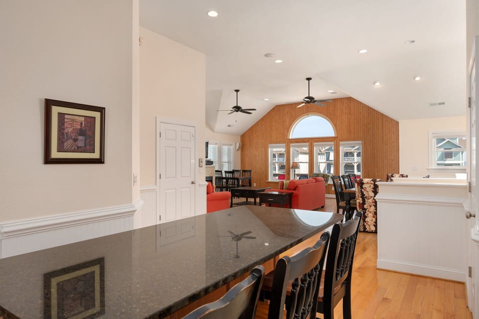 NH186: Sunnyside Beach House | TL Kitchen Area