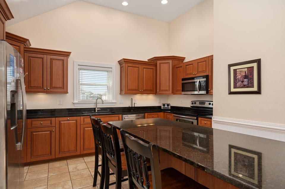 NH186: Sunnyside Beach House | TL Kitchen Area