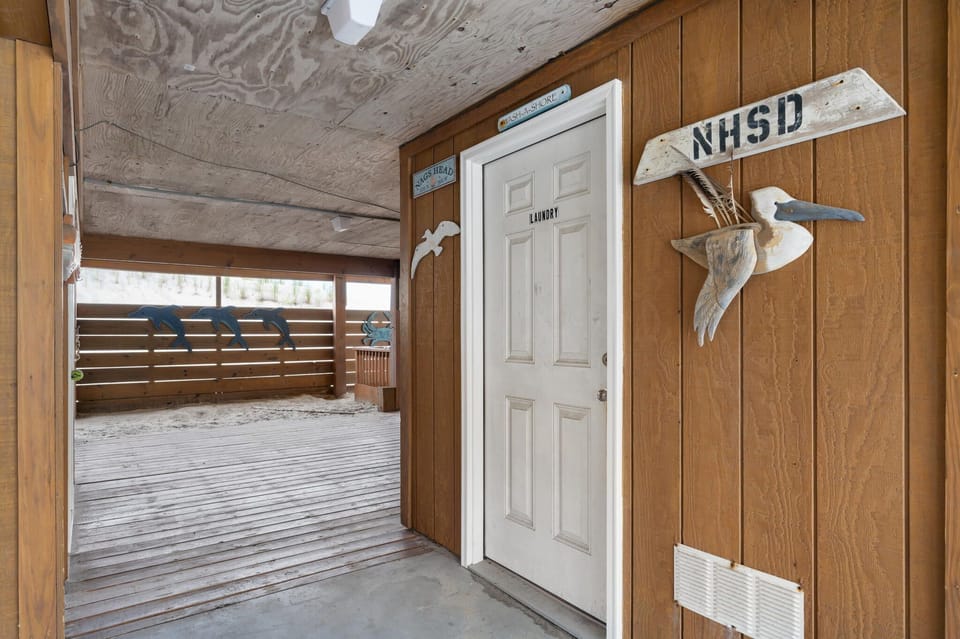 SNH448: L'il Seabreeze | Laundry Area - Exterior Access Only in Carport Area