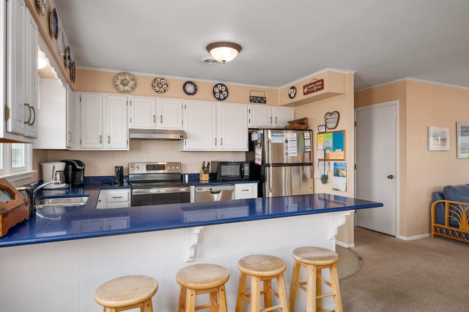 SNH448: L'il Seabreeze | Kitchen Area