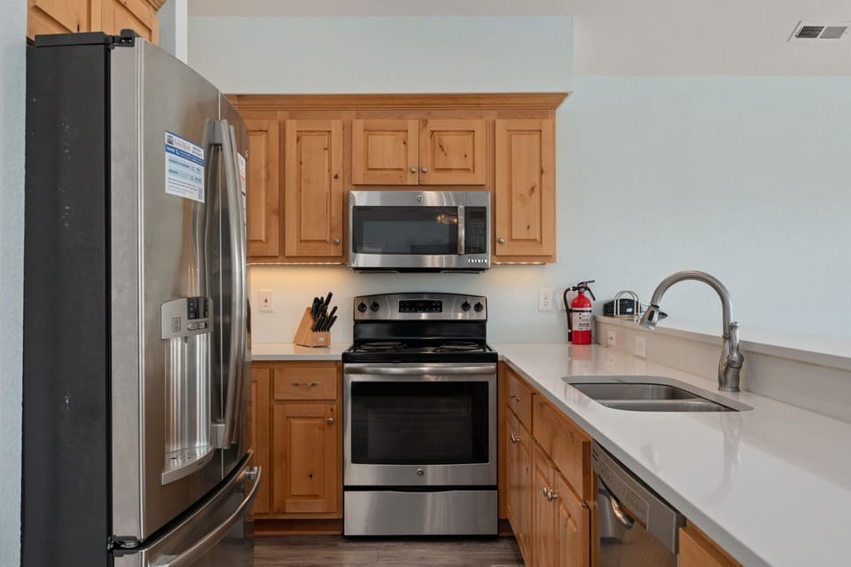 NH380: Pelican View | TL Kitchen Area 
