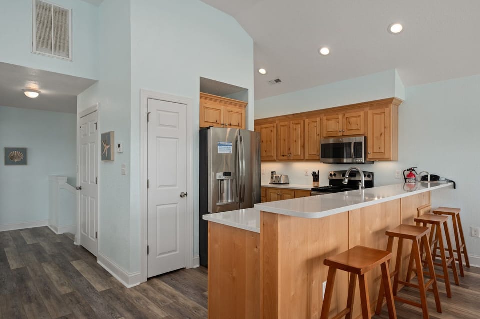 NH380: Pelican View | TL Kitchen Area - Island Seating for 4