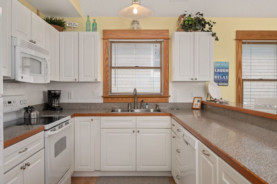 NH218: Sea Rest | TL Kitchen Area