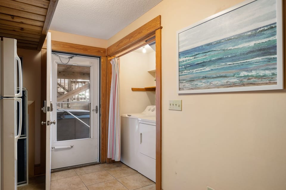 NH218: Sea Rest | LL Laundry Area, Main Entrance, Access to Hot Tub