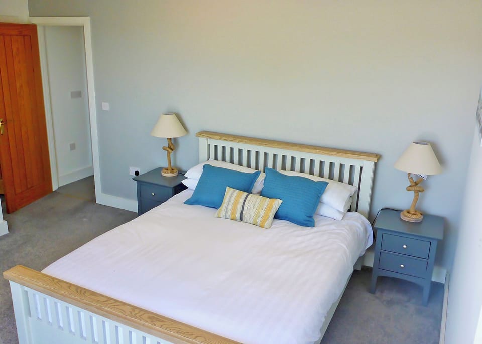 Bedroom, Bed