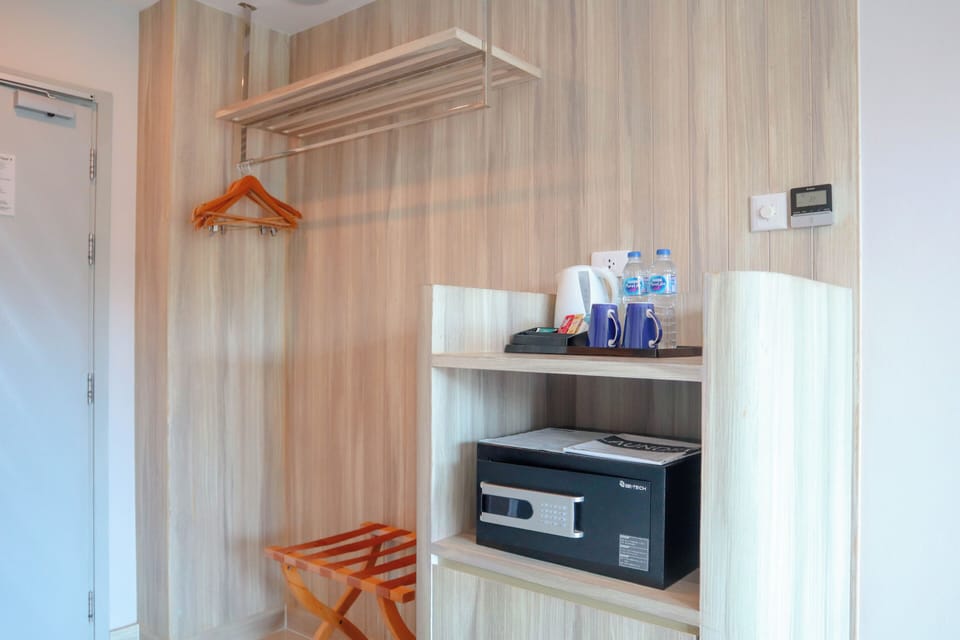 Superior Double or Twin Room, Pool View | Room amenity