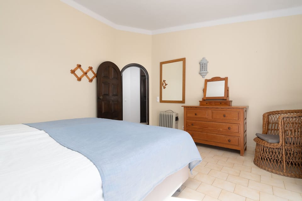 Bedroom with double bed