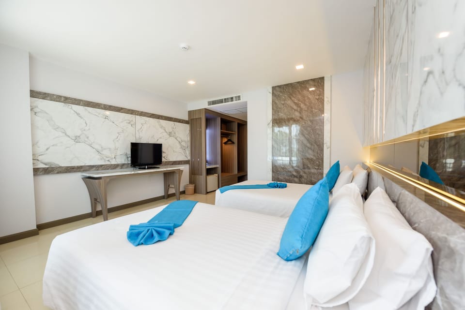 Superior Room | In-room safe, desk, blackout drapes, soundproofing