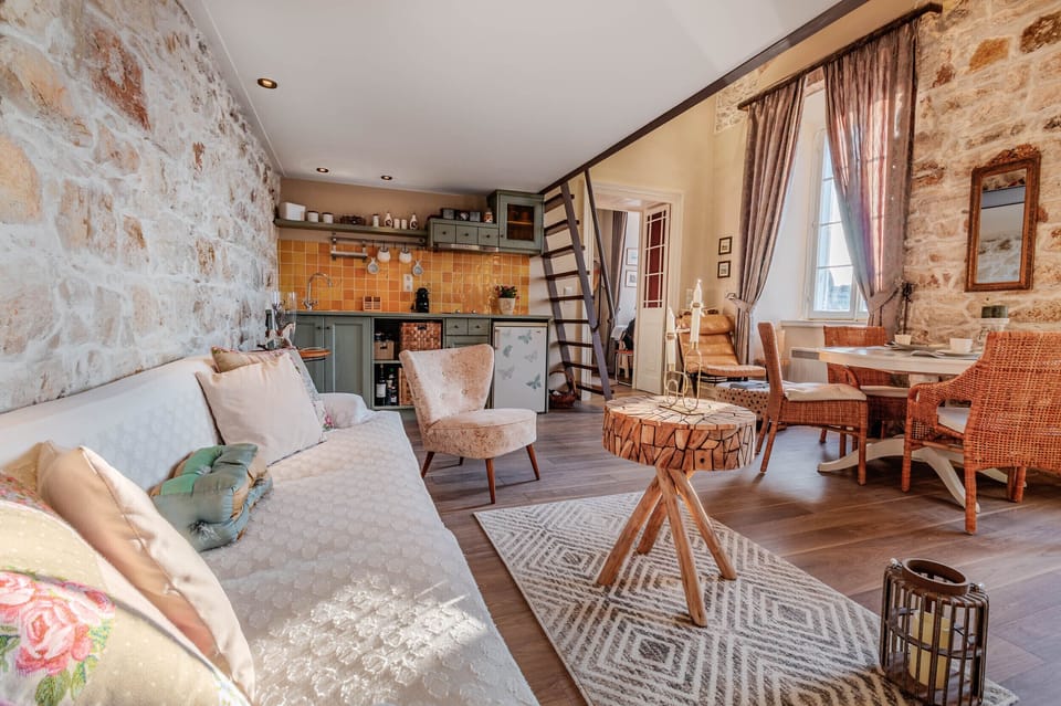 Luxury Loft, Ensuite, Sea View (Mouragia Loft) | Lounge