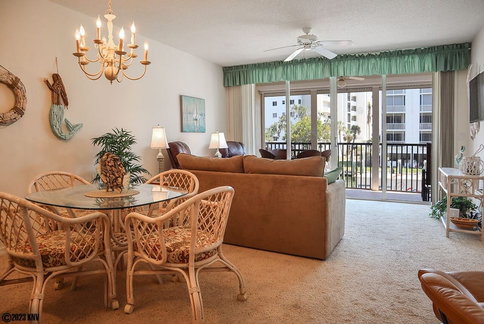 Hibiscus Pointe 513