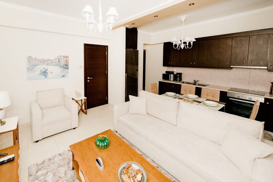 Deluxe Apartment, Multiple Bedrooms, Kitchen, City View | Living area | Flat-screen TV