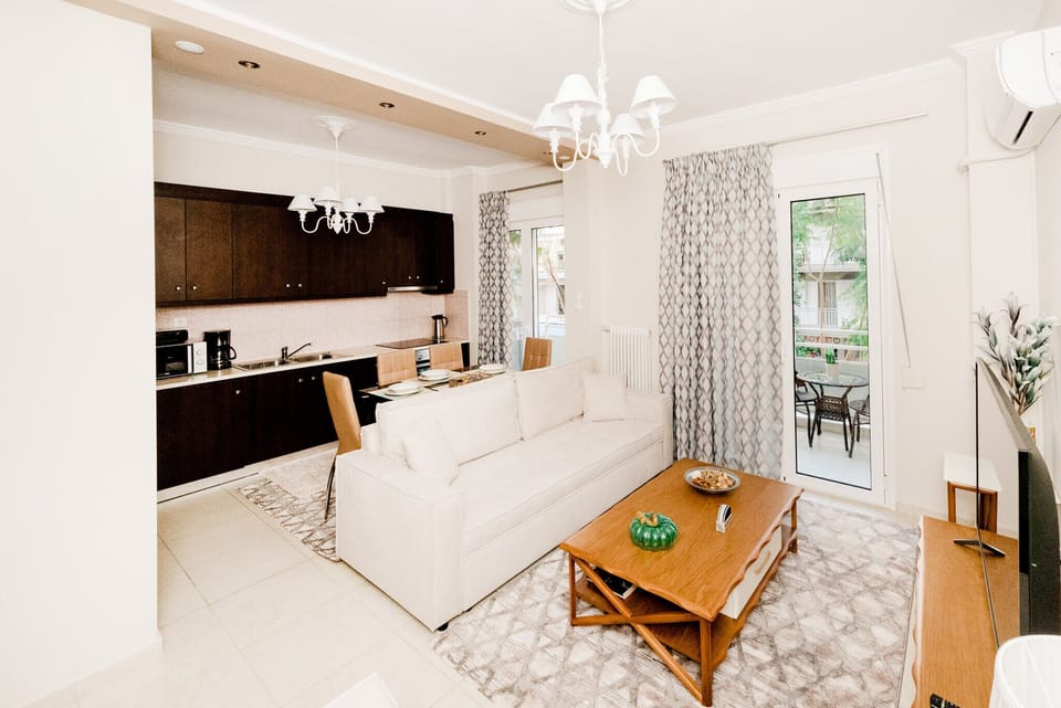 Deluxe Apartment, Multiple Bedrooms, Kitchen, City View | Living area | Flat-screen TV