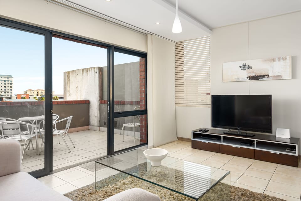 Exclusive Studio Suite | Living area | 40-inch flat-screen TV with cable channels, TV